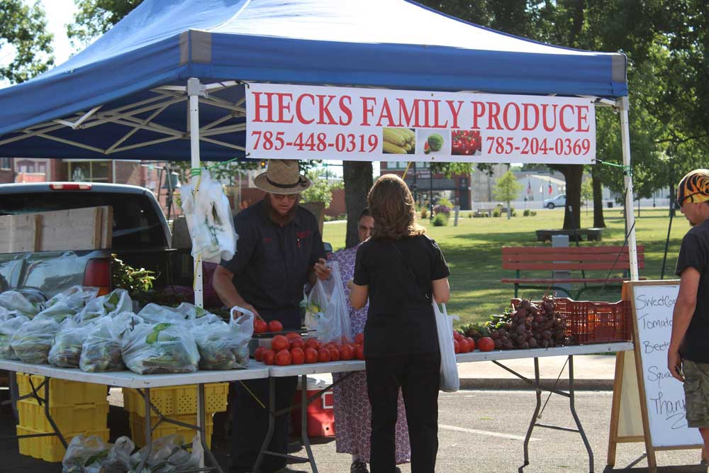 Heck's Family Produce stand at the Iola Farmer's Market