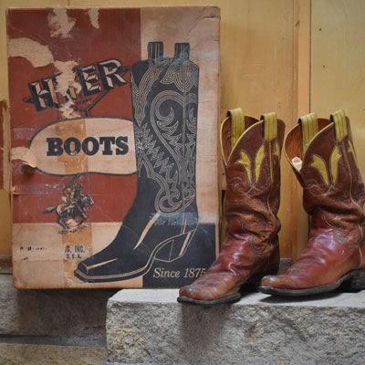 Hyer Boots with box