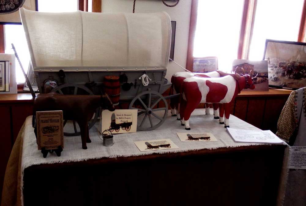 A model of a covered wagon